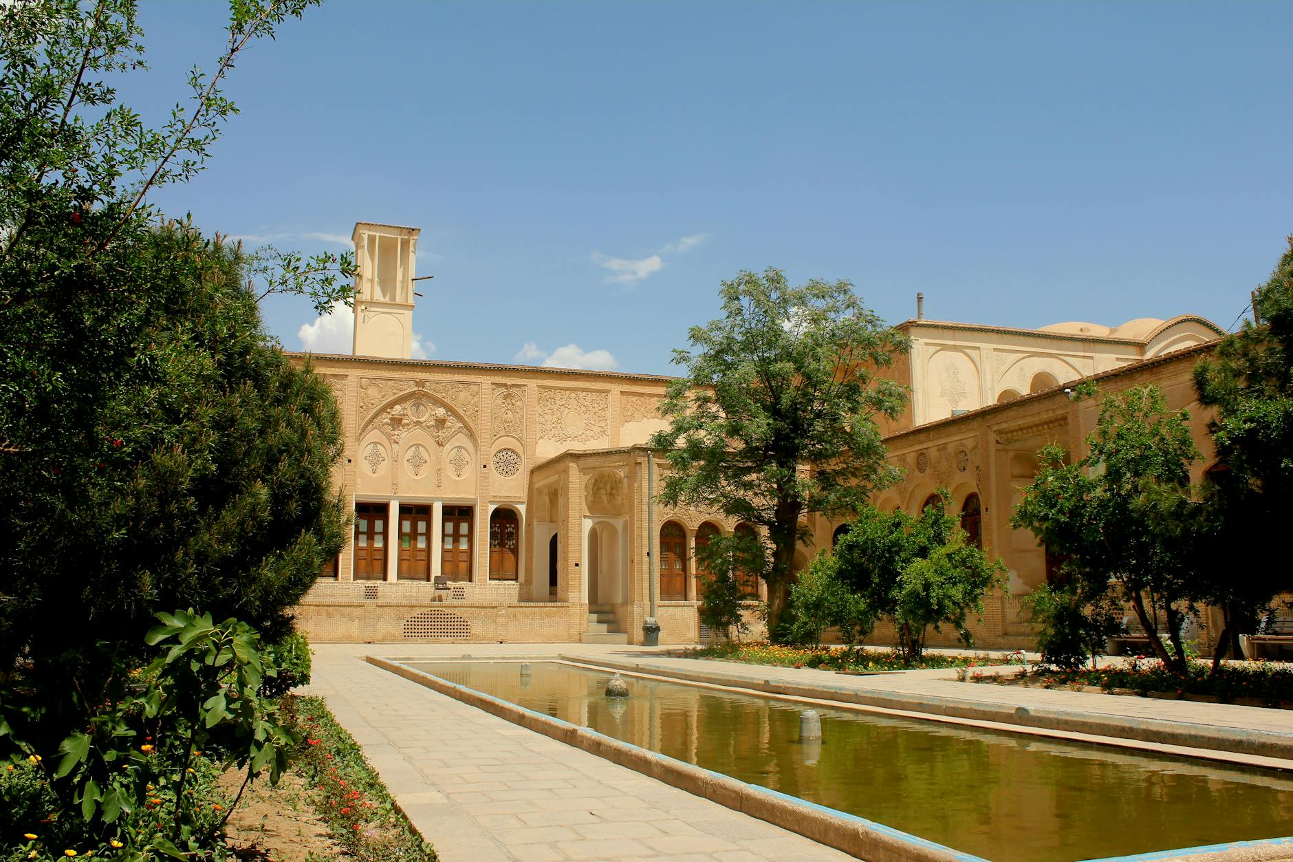 Explore the stunning architecture of Borujerdi House in Kashan, a historic Iranian landmark.