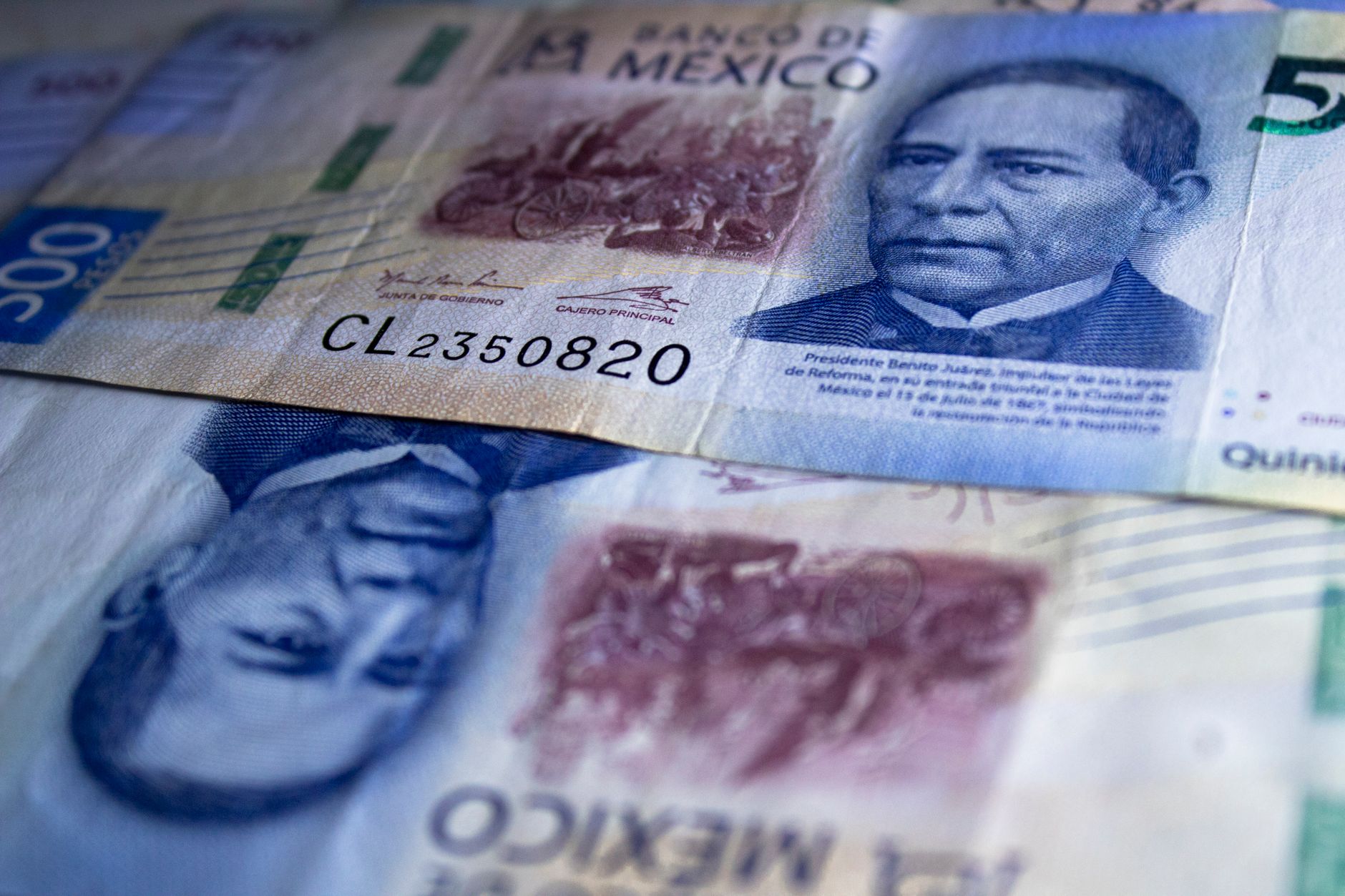 satire-image-54 White House Asks satire image: Detailed view of 500 Mexican peso banknotes featuring Benito Juárez.