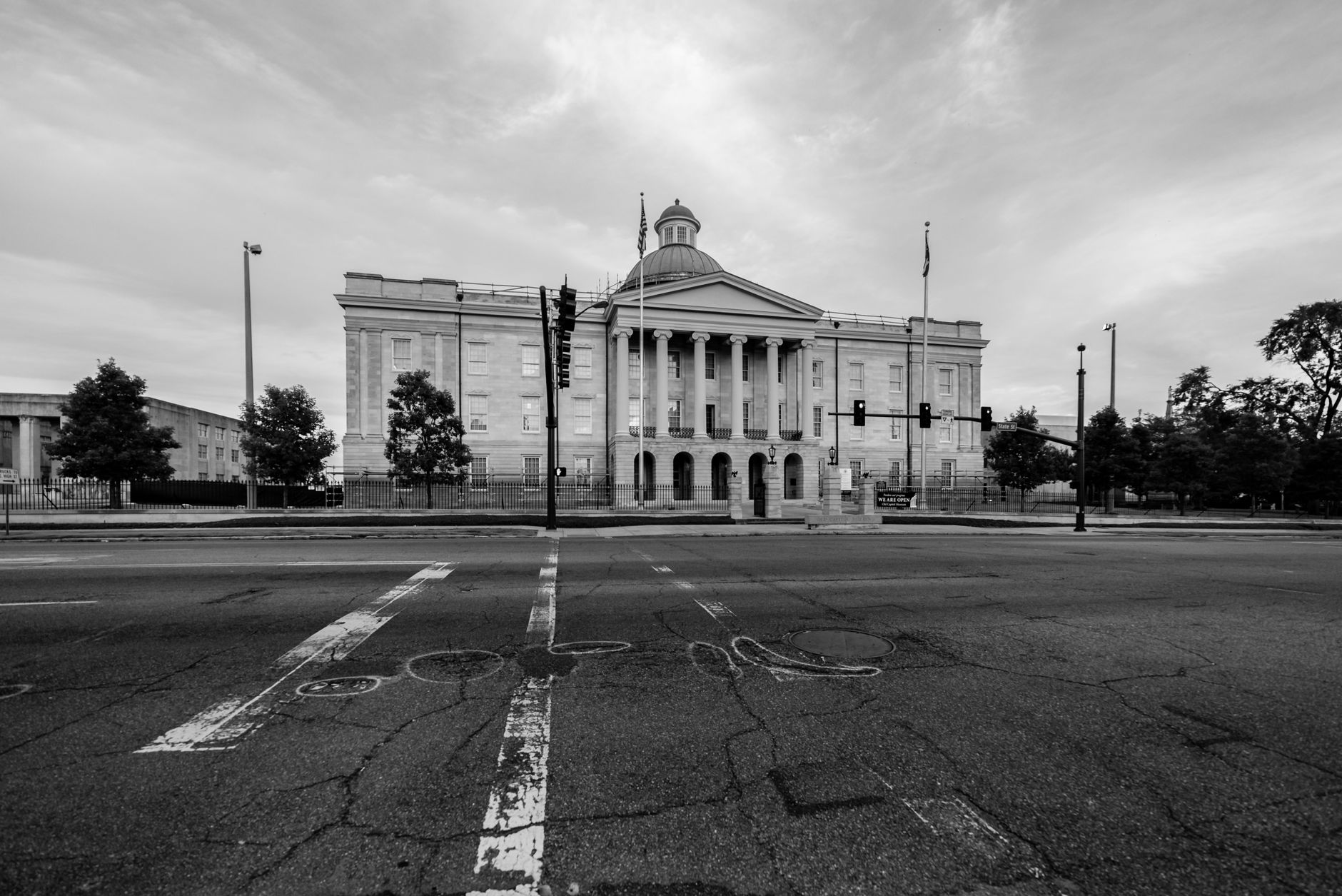 satire-image-71 Trump Supreme satire image: Black and white photo of a historic building in Jackson, Mississippi.
